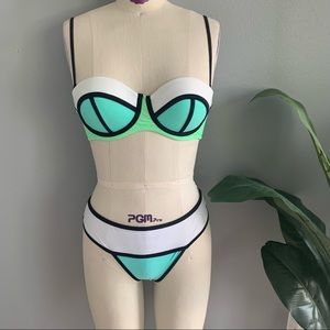 Women’s Color-block Contrast Swimsuit Size S/M